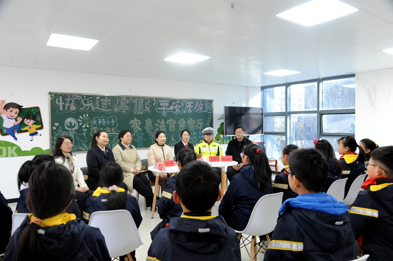 3.寒假第一課&nbsp; 呵護“花骨朵”.JPG