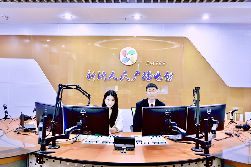 王雨璠攝 4月8日上午，新沂法院黨組成員、執行局局長陸科研走進“行風熱線”欄目.png