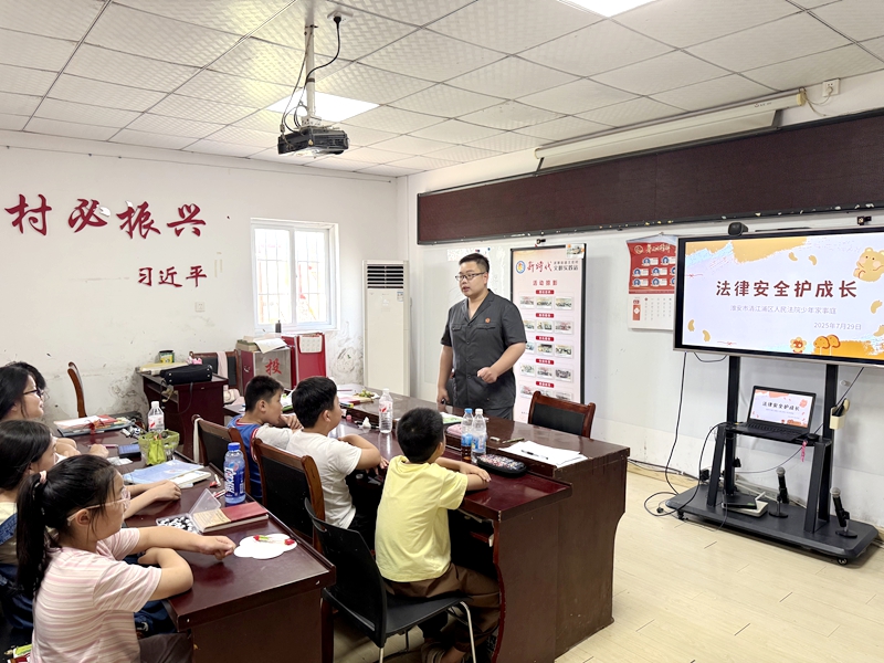 1.圖為普法現(xiàn)場.jpg