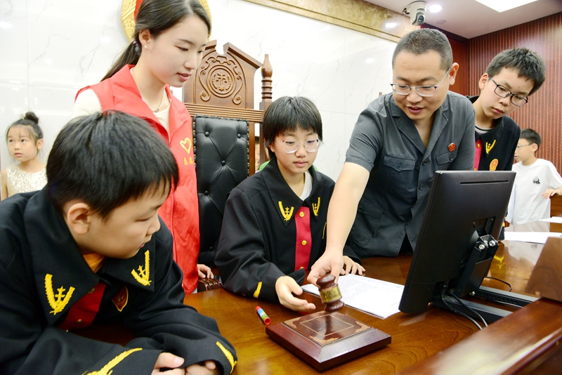 金山湖焦增文普法 石玉成2.jpg